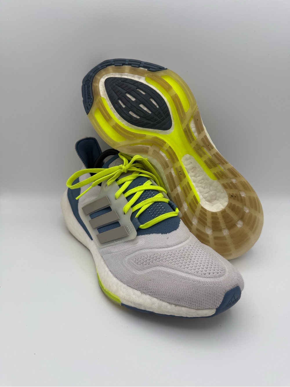 Men's Adidas Ultraboost 22 White Grey Linen Green Athletic Running Shoes Size 10